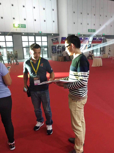 舞佰地推走进2018成都国际音乐(演艺)设备博览会