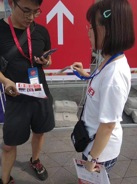 舞佰地推走进2018成都国际音乐(演艺)设备博览会