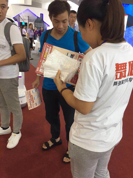 舞佰地推走进2018成都国际音乐(演艺)设备博览会